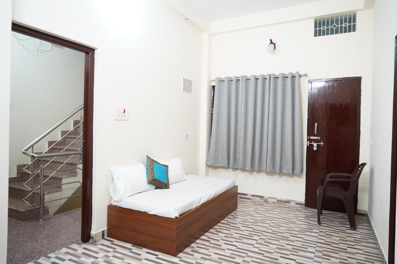 2BHK (2 Queen Bed, 1 Twin Bed, 2 Bathroom, 1 Kitchen)