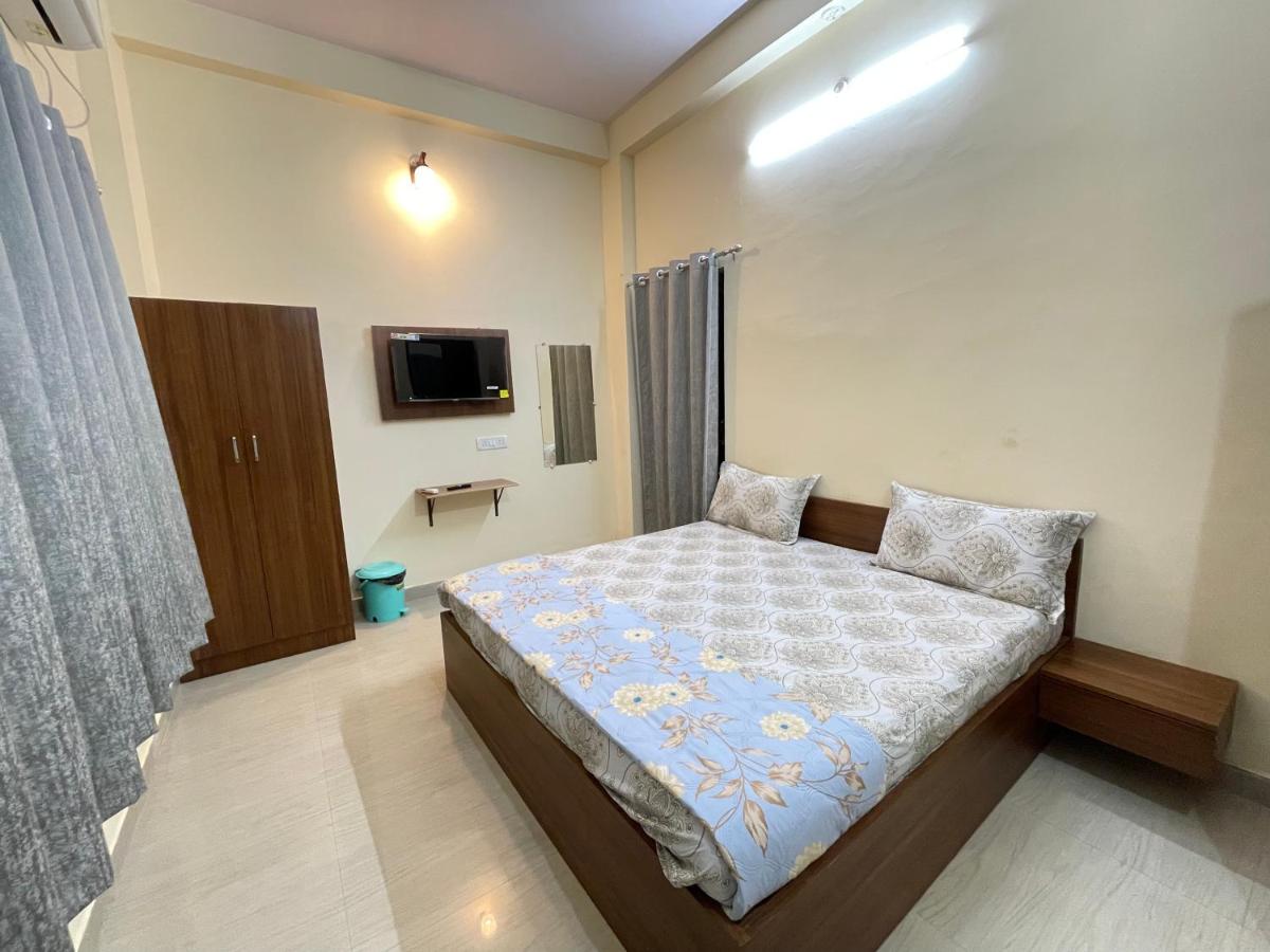 2BHK (2 Queen Bed, 1 Twin Bed, 2 Bathroom, 1 Kitchen)