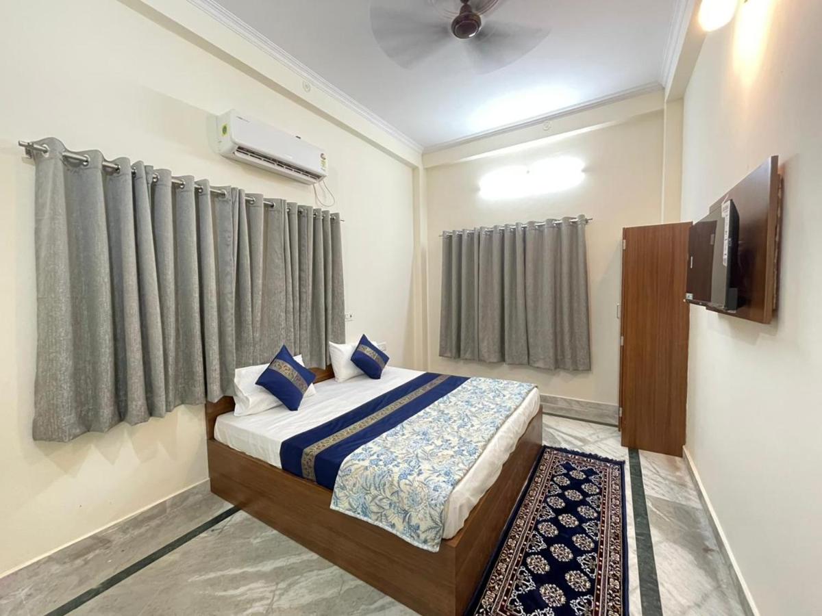 2BHK (2 Queen Bed, 1 Twin Bed, 2 Bathroom, 1 Kitchen)