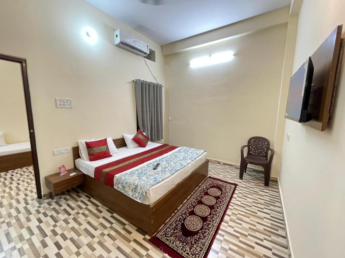 2BHK (2 Queen Bed, 1 Twin Bed, 2 Bathroom, 1 Kitchen)