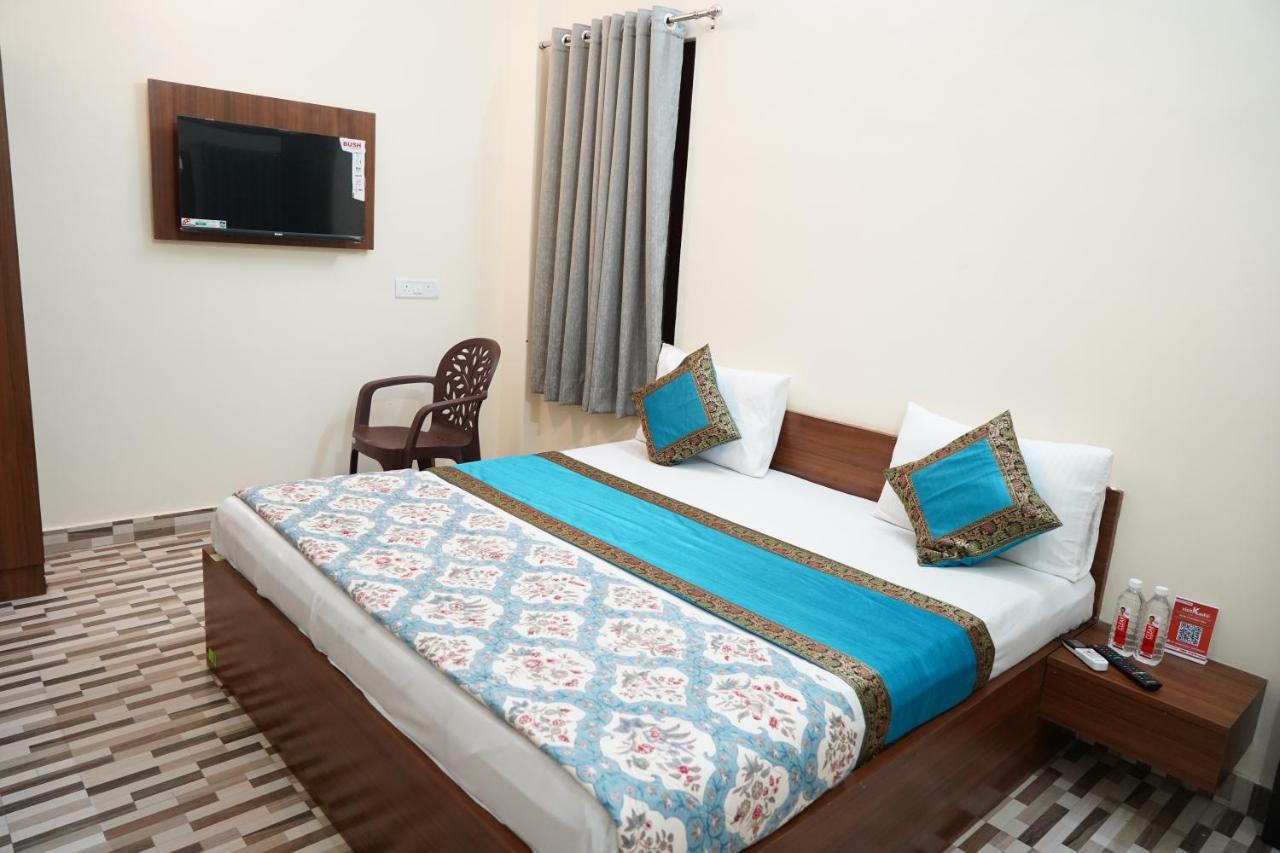 2BHK (2 Queen Bed, 1 Twin Bed, 2 Bathroom, 1 Kitchen)