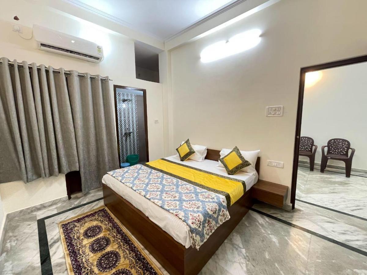 2BHK (2 Queen Bed, 1 Twin Bed, 2 Bathroom, 1 Kitchen)