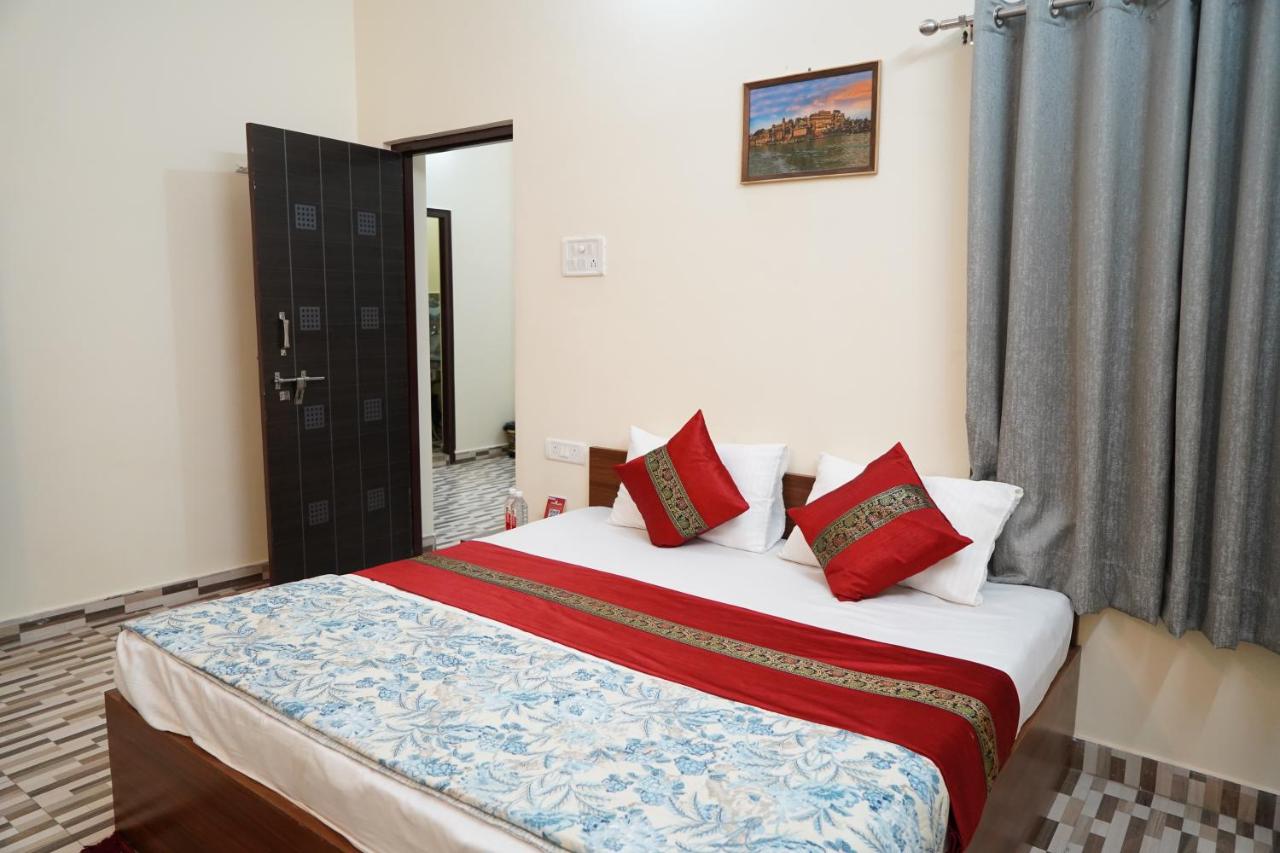 2BHK (2 Queen Bed, 1 Twin Bed, 2 Bathroom, 1 Kitchen)