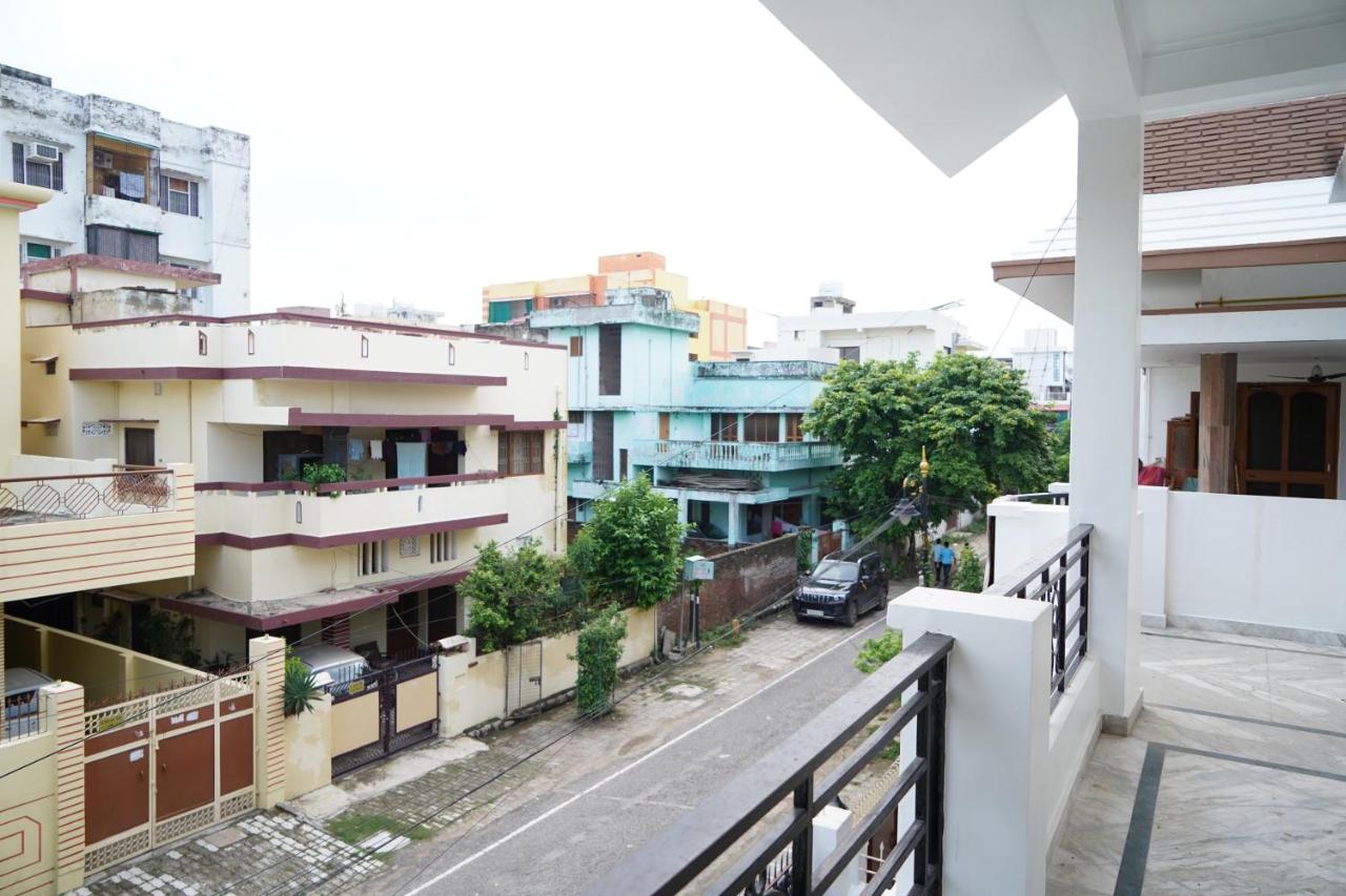 2BHK (2 Queen Bed, 1 Twin Bed, 2 Bathroom, 1 Kitchen)