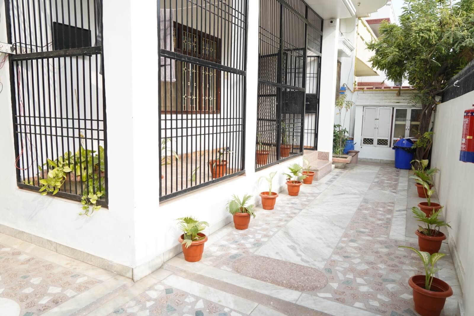 2BHK (2 Queen Bed, 1 Twin Bed, 2 Bathroom, 1 Kitchen)