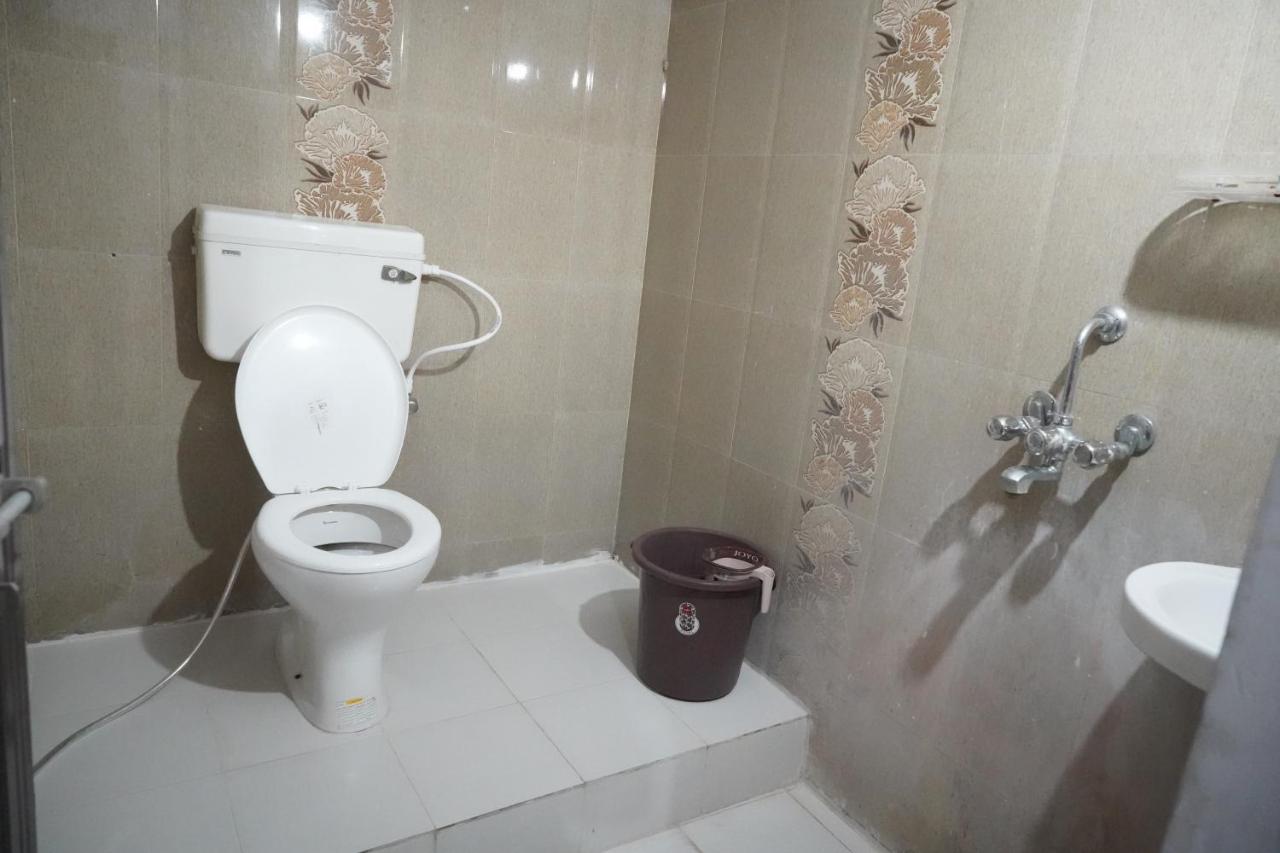 2BHK (2 Queen Bed, 1 Twin Bed, 2 Bathroom, 1 Kitchen)
