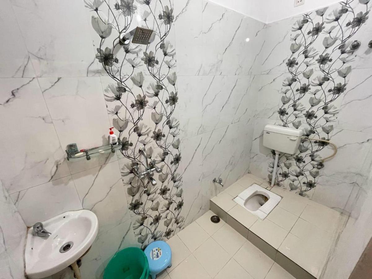 2BHK (2 Queen Bed, 1 Twin Bed, 2 Bathroom, 1 Kitchen)