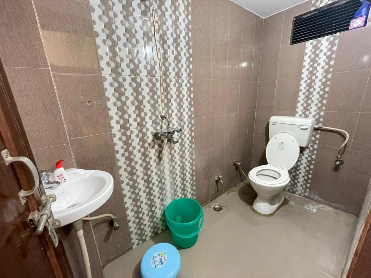 2BHK (2 Queen Bed, 1 Twin Bed, 2 Bathroom, 1 Kitchen)