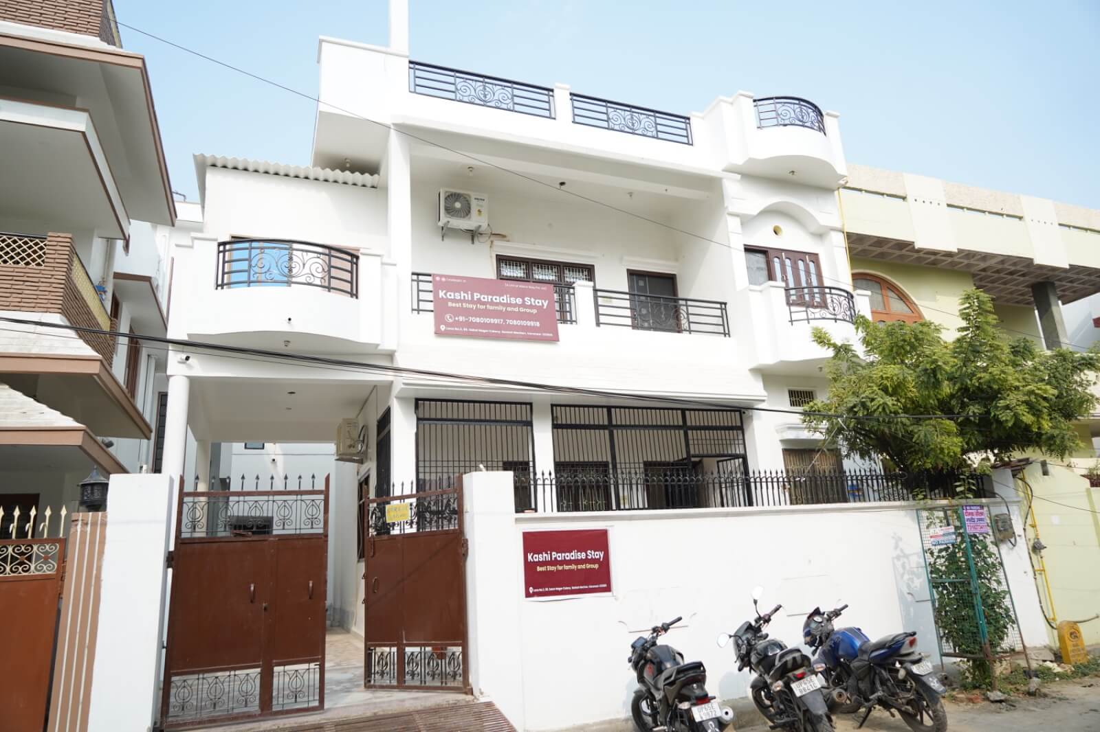 2BHK (2 Queen Bed, 1 Twin Bed, 2 Bathroom, 1 Kitchen)