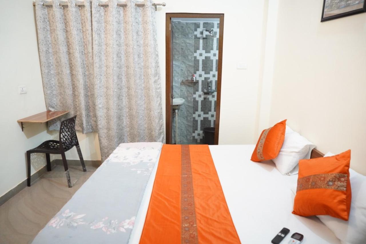 2BHK (2 Queen Bed, 1 Twin Bed, 2 Bathroom, 1 Kitchen)